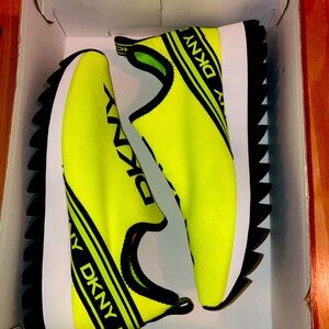 DKNY ABBI DESIGNER LOGO NO LACES NEON ATHLETIC RUNNER SHOES ⭐️50% OFF⭐️ $110